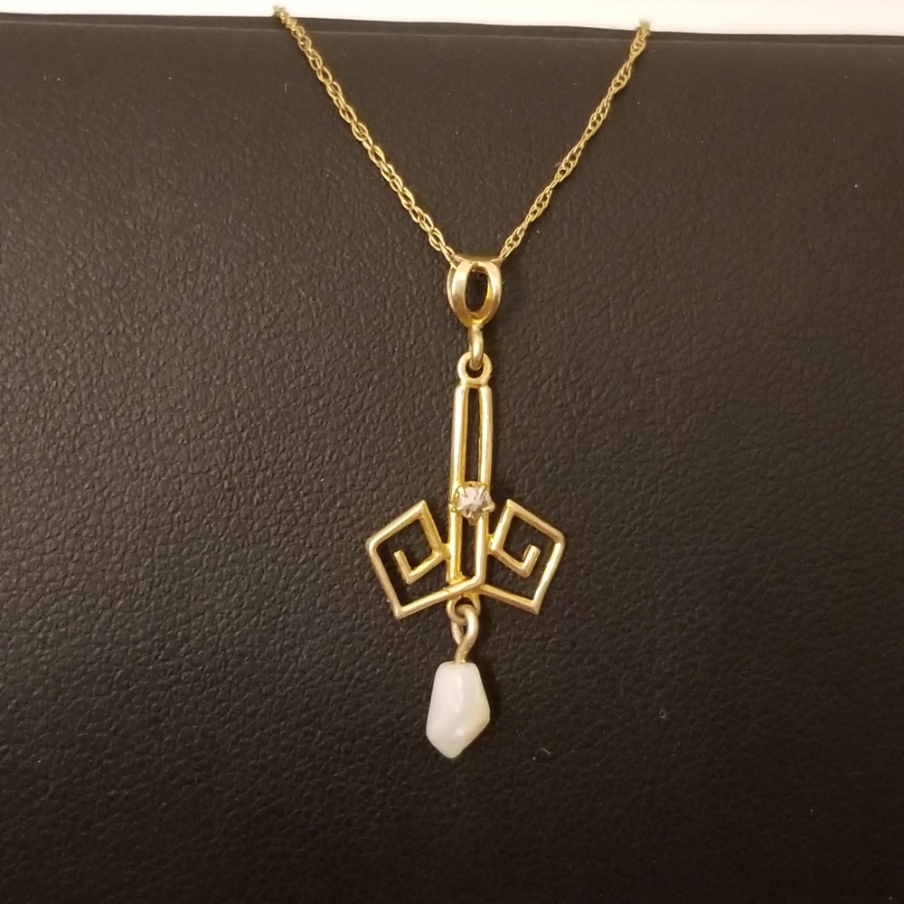 10K Gold Pearl Pendant Necklace